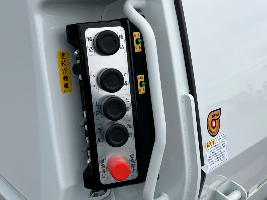 上物の操作スイッチです。|三菱 ファイター 2KG-FK62F(2WD)の写真15