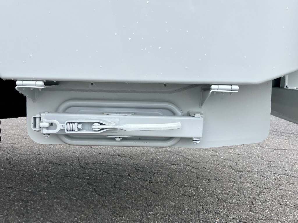 汚水タンク付きです。|三菱 ファイター 2KG-FK62F(2WD)の写真17