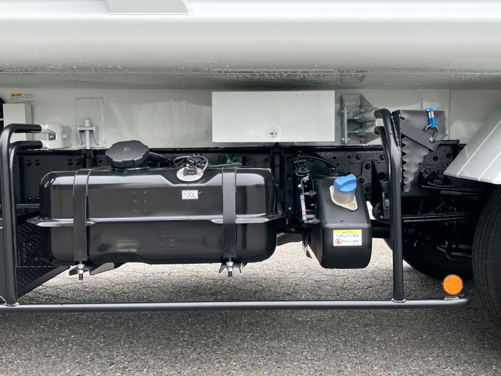 燃料タンクは100Lです。|三菱 ファイター 2KG-FK62F(2WD)の写真23