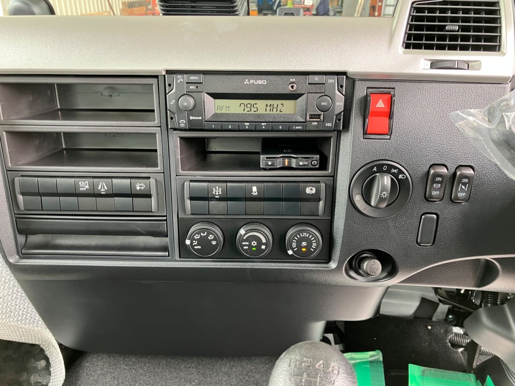 スイッチ類です。|三菱 ファイター 2KG-FK62F(2WD)の写真25