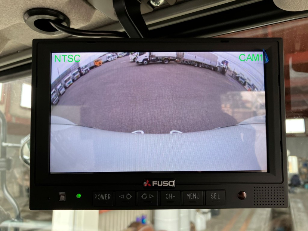 液晶バックモニター付きです。|三菱 ファイター 2KG-FK62F(2WD)の写真29