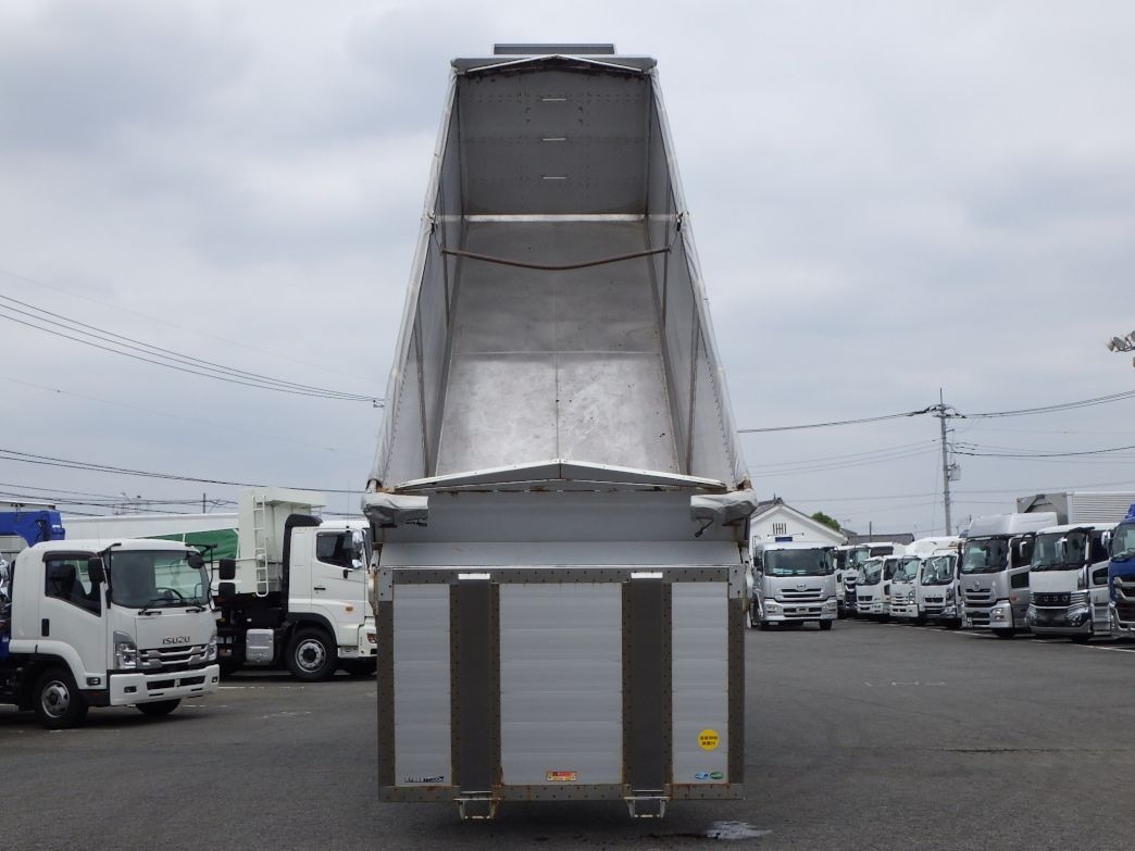 荷台全体の状態です。|いすゞ ギガ QKG-CYZ77Bの写真7