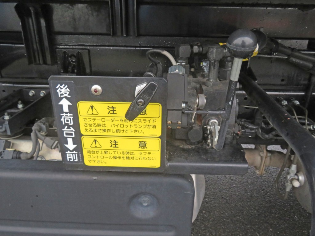 上物操作レバーです。|いすゞ フォワード 2RG-FRR90S2の写真20