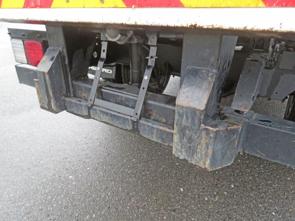 後方下部にサビ・キズがあります。|いすゞ フォワード 2RG-FRR90S2の写真47