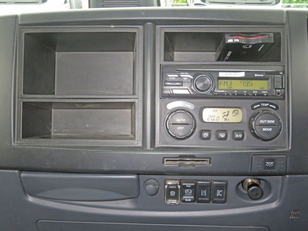 インパネ周りの状態です。|いすゞ フォワード 2RG-FRR90S2の写真50