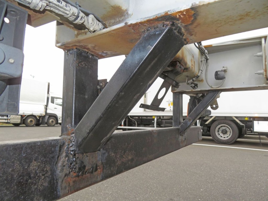 リアバンパーステーに溶接跡があります。|フルハーフ KFKGG340Wの写真33