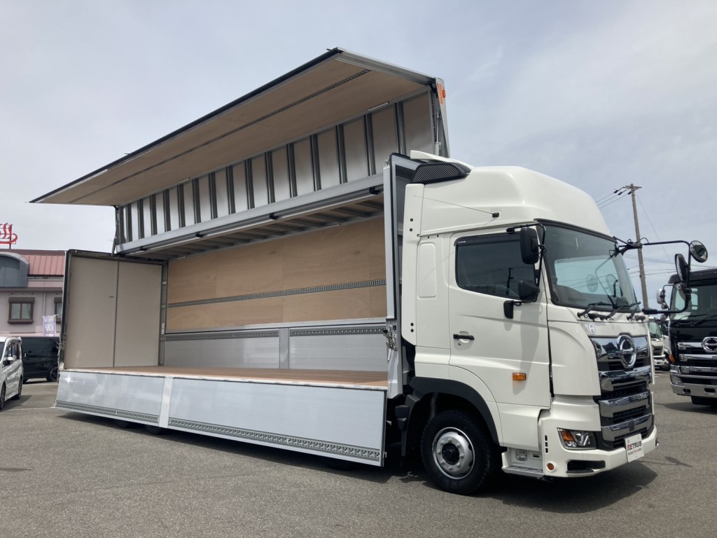 日野の現行型未使用車の4軸低床アルミウイングです。|日野 プロフィア 2DG-FW1AHC(8x4)の写真2