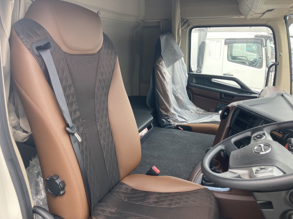 車内です。|日野 プロフィア 2DG-FW1AHC(8x4)の写真12
