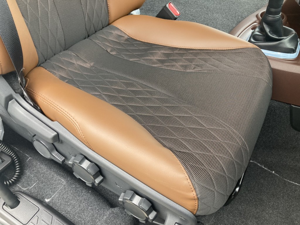 シート座面の状態です。|日野 プロフィア 2DG-FW1AHC(8x4)の写真13