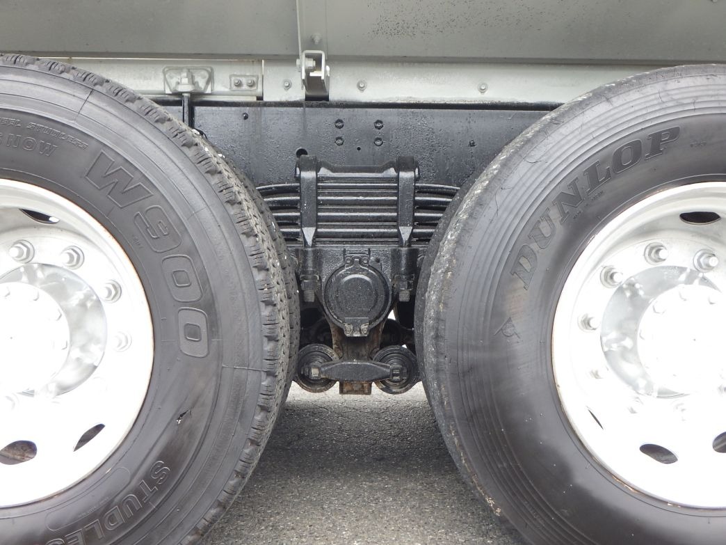 タイヤ間の状態です。|いすゞ ギガ 2KG-CXZ77CT(6x4)の写真5