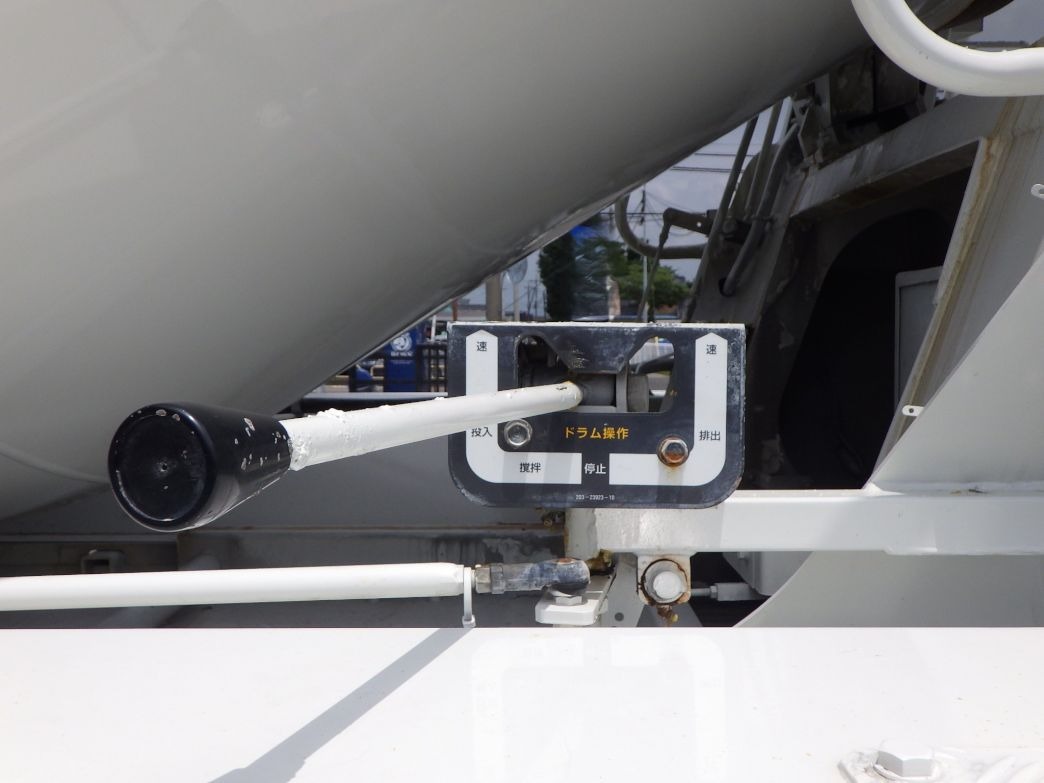 助手席側の操作レバーです。|いすゞ ギガ 2KG-CXZ77CT(6x4)の写真14