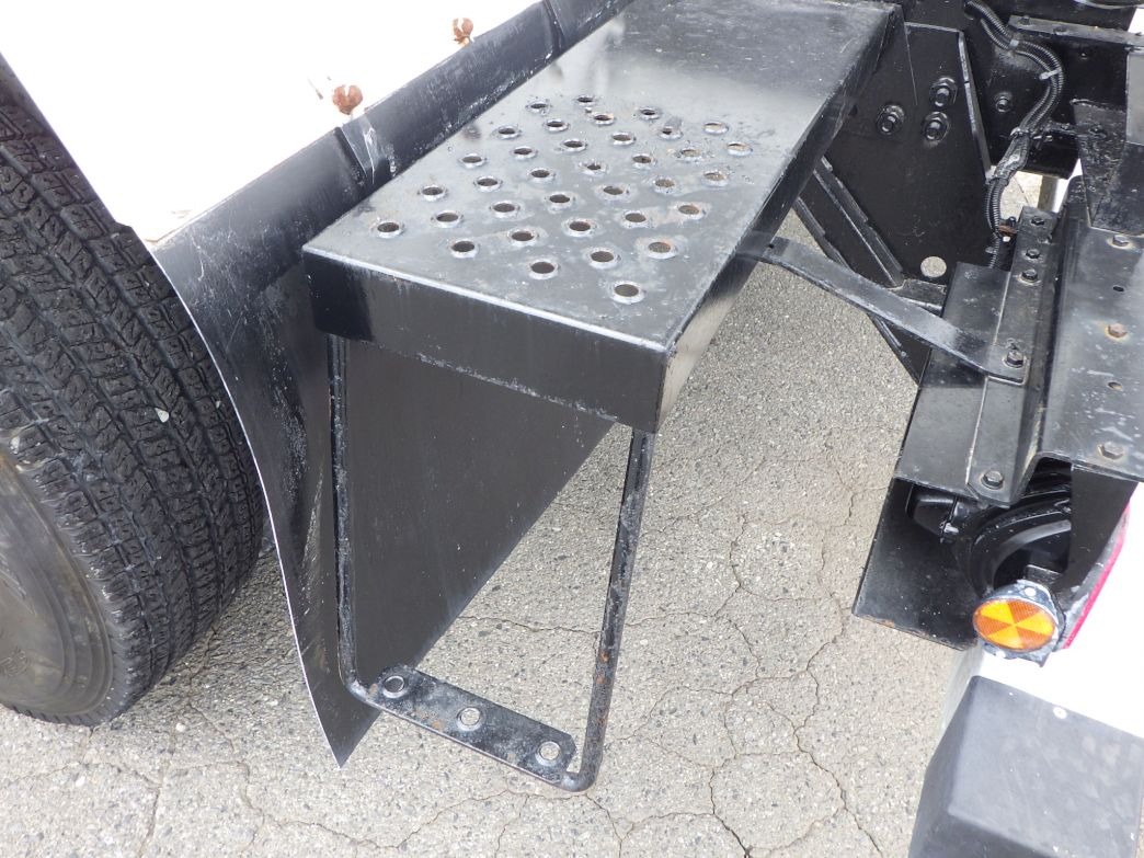 リヤステップにサビがあります。|いすゞ ギガ 2KG-CXZ77CT(6x4)の写真29