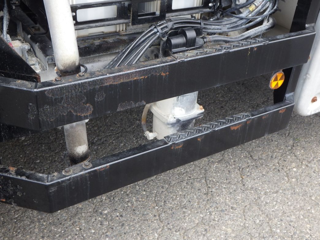 運転席側サイドバンパーにサビがあります。|いすゞ ギガ 2KG-CXZ77CT(6x4)の写真30