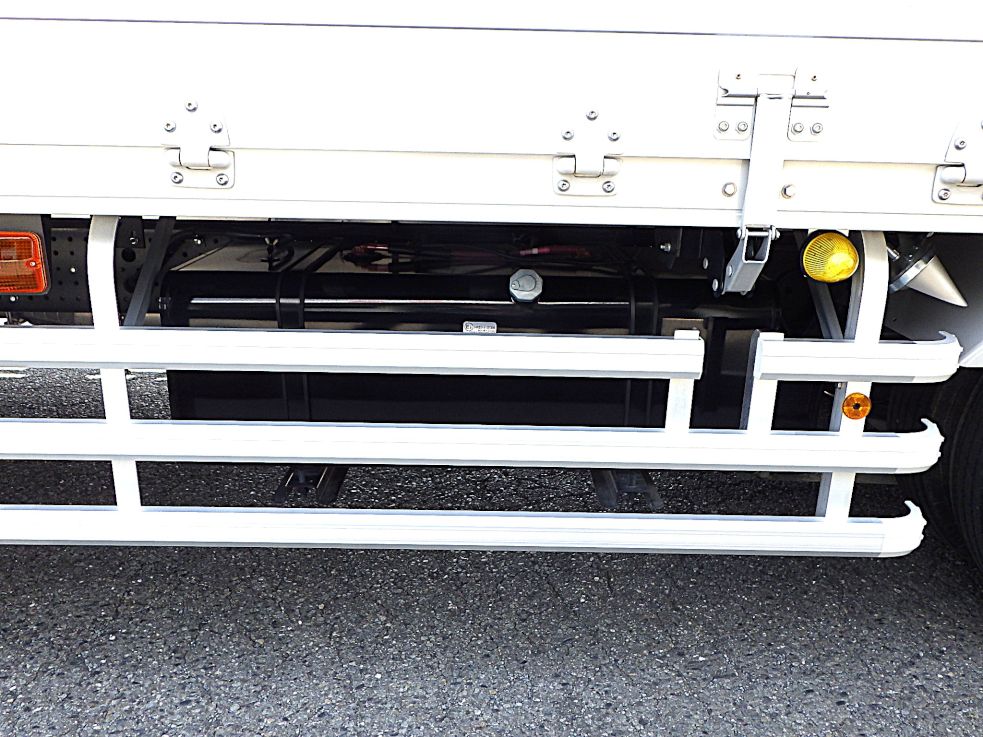 燃料タンクは２００Lです。|いすゞ フォワード 2RG-FSR90T4の写真12