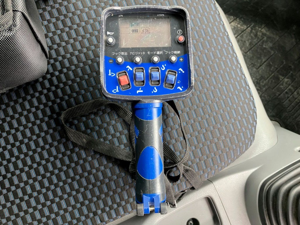 クレーンのラジコンです。|日野 デュトロ 2KG-XZU712M(2WD)の写真15