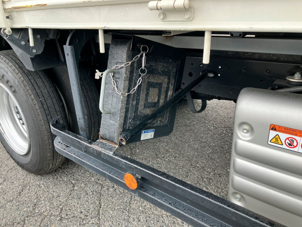 アウトリガーベース・収納付きです。|日野 デュトロ 2KG-XZU712M(2WD)の写真18