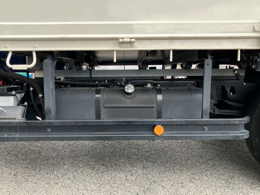 燃料タンクは100Lです。|日野 デュトロ 2KG-XZU712M(2WD)の写真19