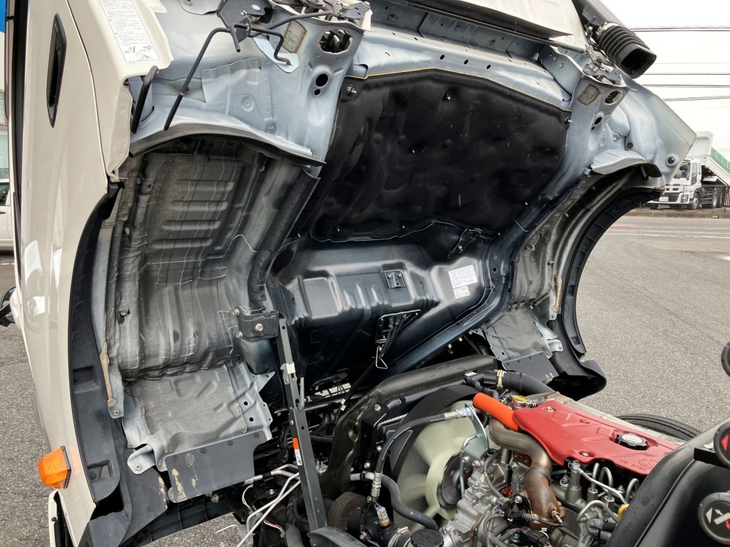 キャブ裏側の状態です。|日野 デュトロ 2KG-XZU712M(2WD)の写真32