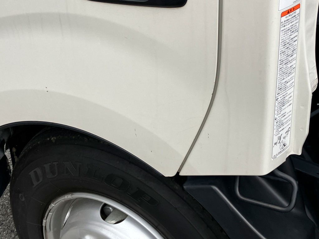 助手席側ドアに小傷があります。|日野 デュトロ 2KG-XZU712M(2WD)の写真39