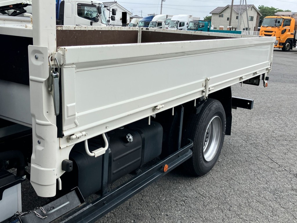 助手席側アオリにキズ・凹み・サビがあります。|日野 デュトロ 2KG-XZU712M(2WD)の写真48