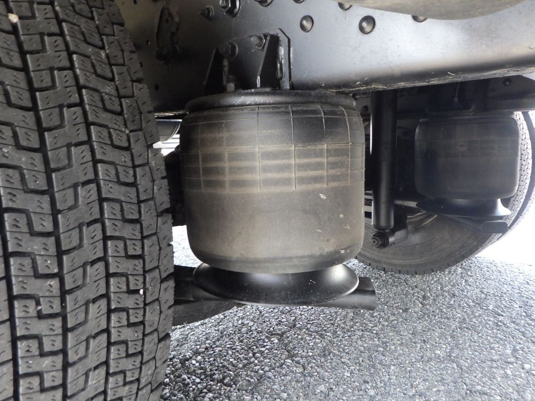 エアサスです。|三菱 ファイター 2KG-FK64F(2WD)の写真5