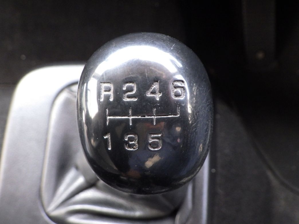 MT6速です。|三菱 ファイター 2KG-FK64F(2WD)の写真20