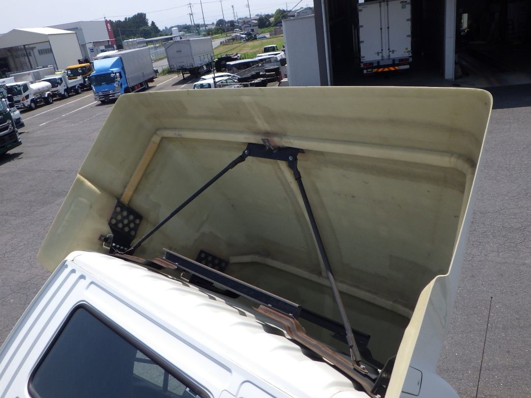 導風板裏側の状態です。|三菱 ファイター 2KG-FK64F(2WD)の写真22