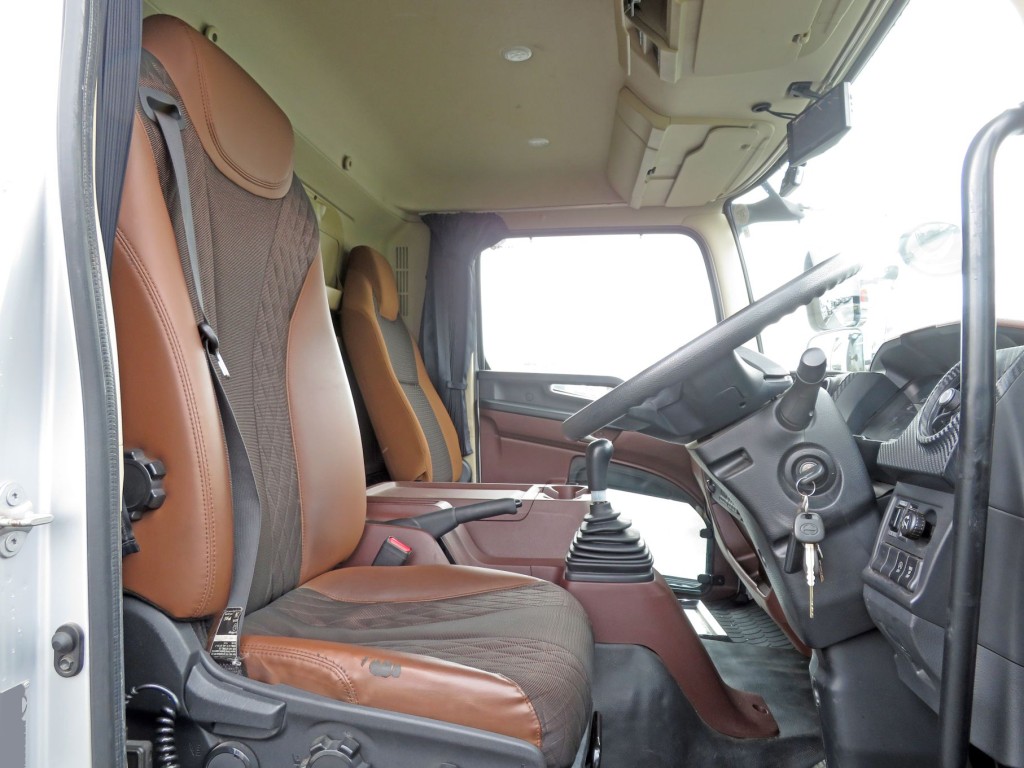 運転席座面にヘタリがあります。|日野 レンジャー 2KG-FC2ABG(2WD)の写真6