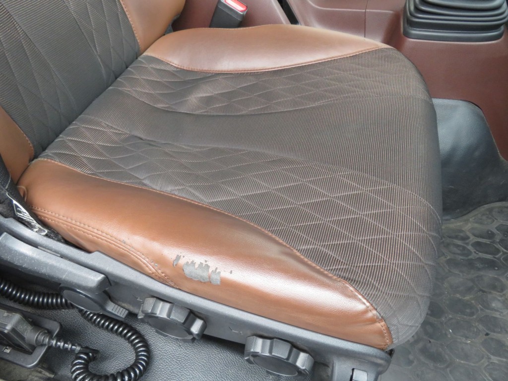 運転席座面の状態です。|日野 レンジャー 2KG-FC2ABG(2WD)の写真34