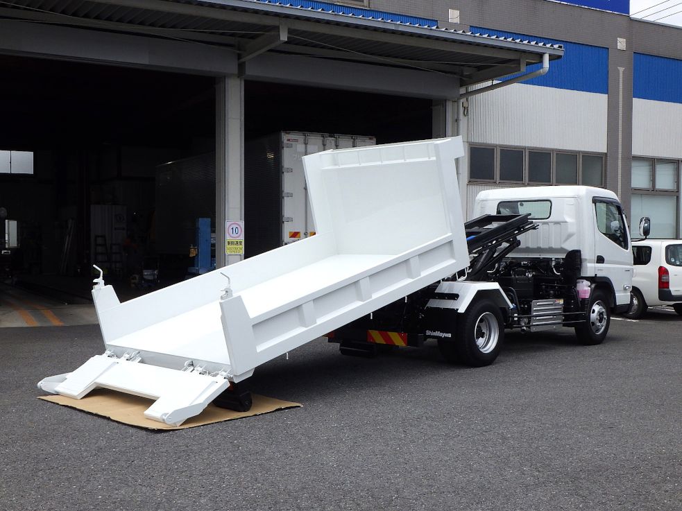 三菱 キャンター 2PG-FEBM0(2WD)の写真5