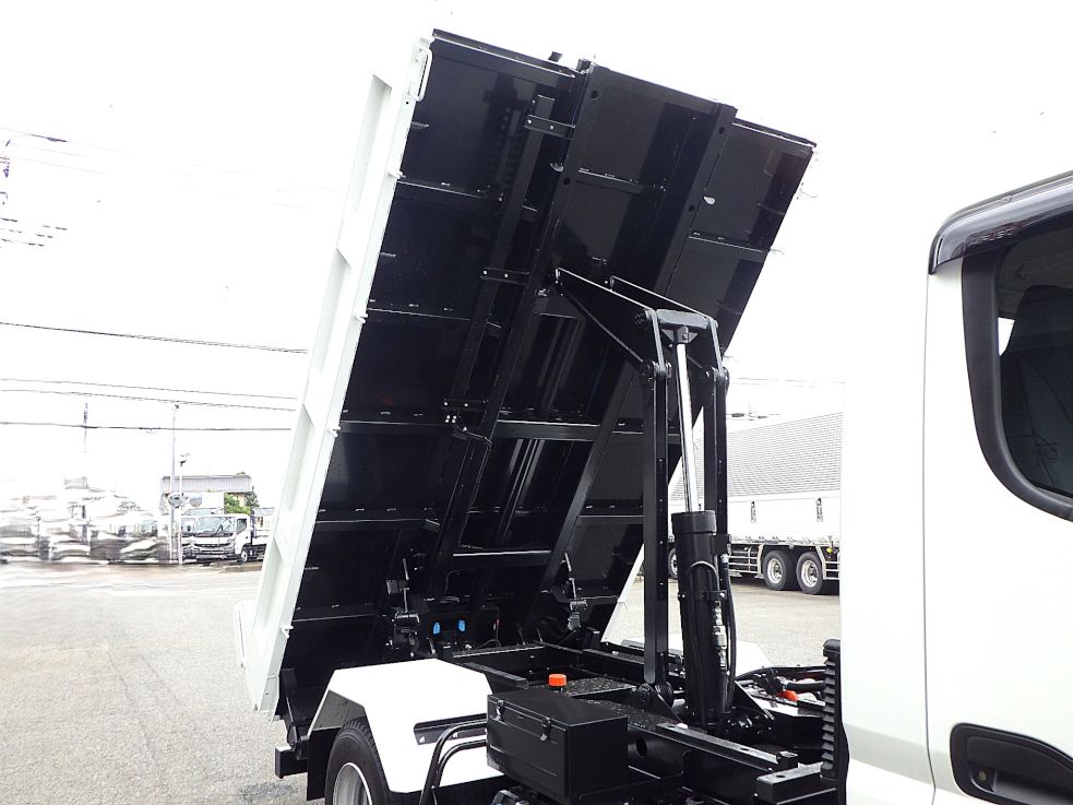 ボディー裏側の状態です。|三菱 キャンター 2PG-FEBM0(2WD)の写真12