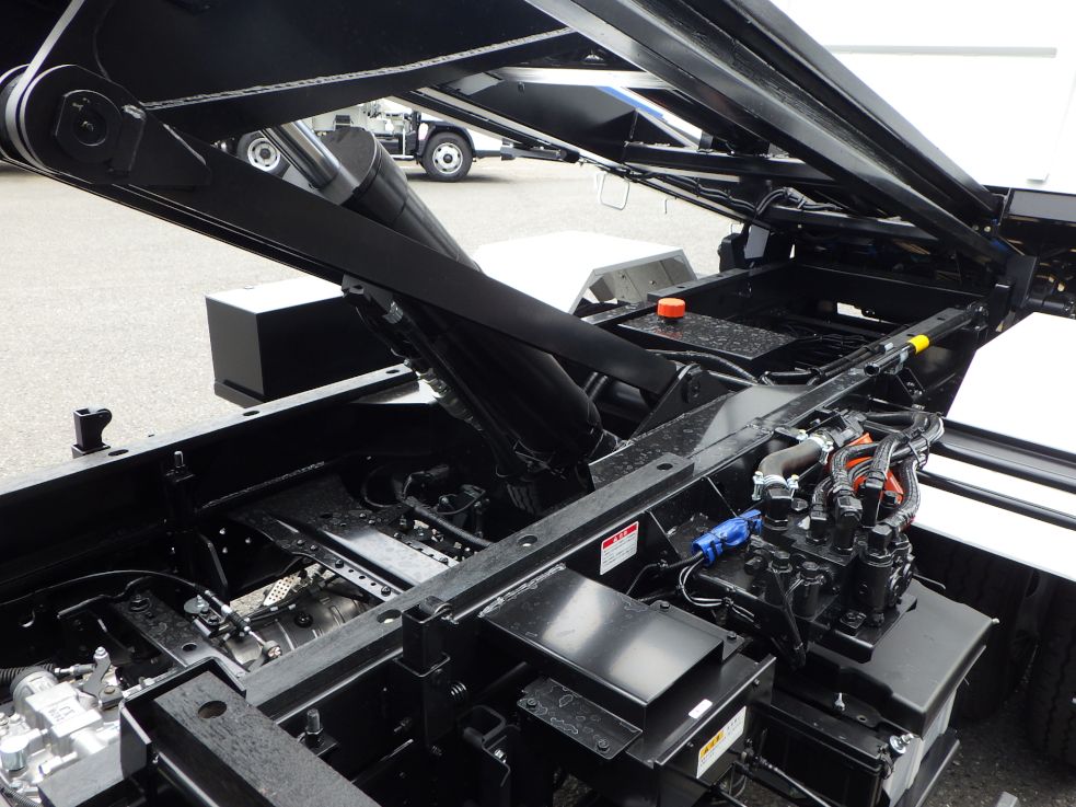 シャーシの状態です。|三菱 キャンター 2PG-FEBM0(2WD)の写真13