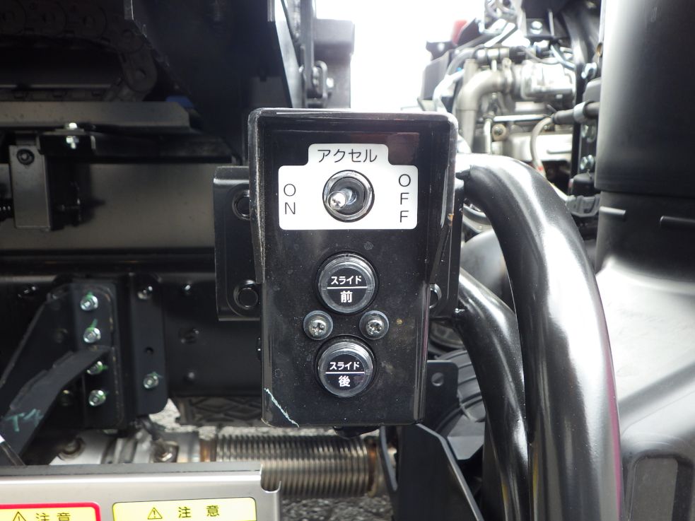 上物の操作スイッチです。|三菱 キャンター 2PG-FEBM0(2WD)の写真14