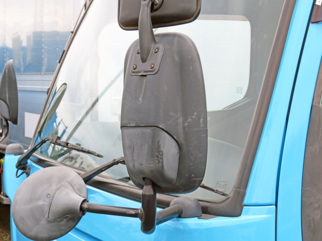 助手席側サイドミラーカバーにキズがあります。|三菱 キャンター TPG-FBA20(2WD)の写真13
