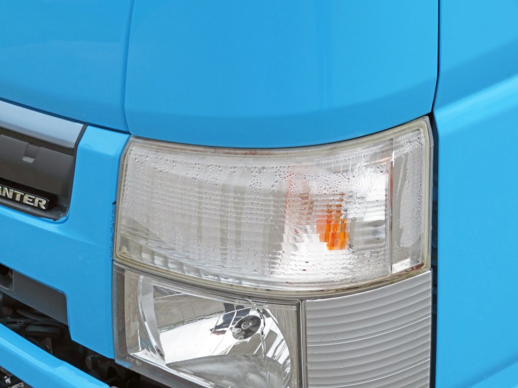 助手席側ウインカーレンズに水が混入しています。|三菱 キャンター TPG-FBA20(2WD)の写真14
