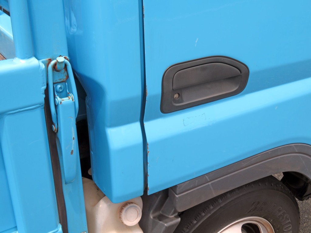 運転席ドアに細かいキズがあります。|三菱 キャンター TPG-FBA20(2WD)の写真28