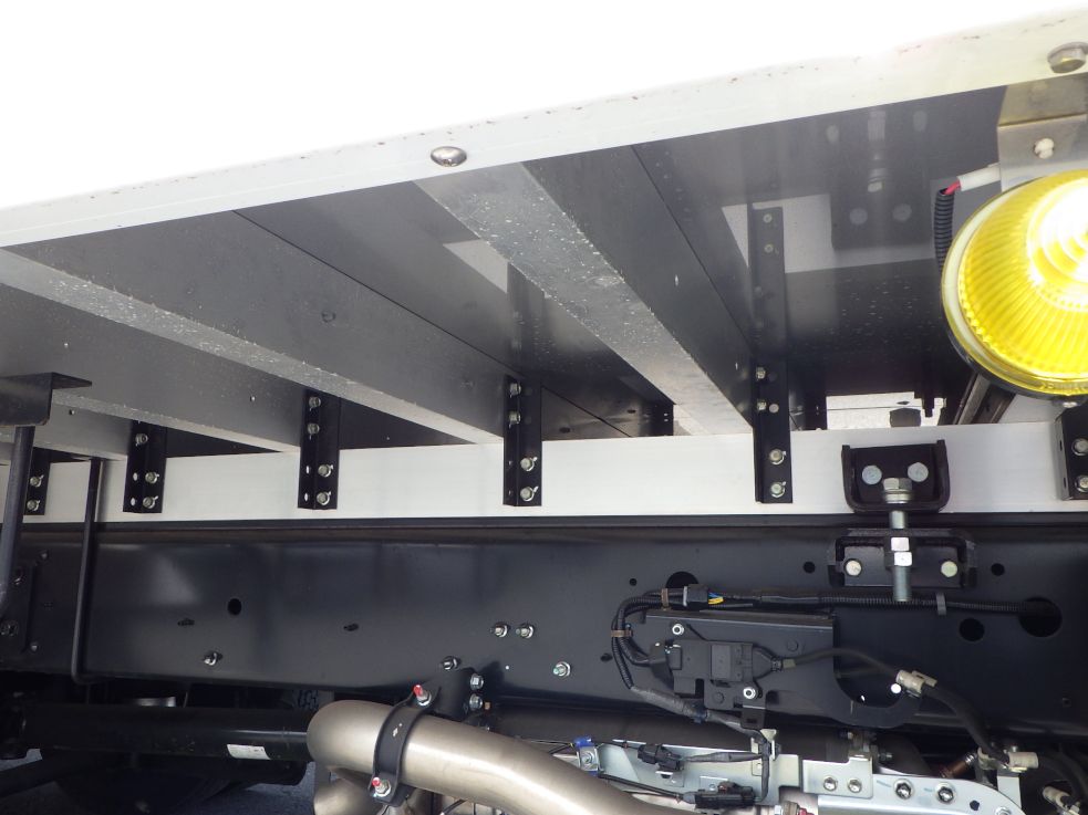 シャーシとネタの状態です。（ネタはアルミ製です）|日野 レンジャー 2KG-FD2ABG(2WD)の写真7