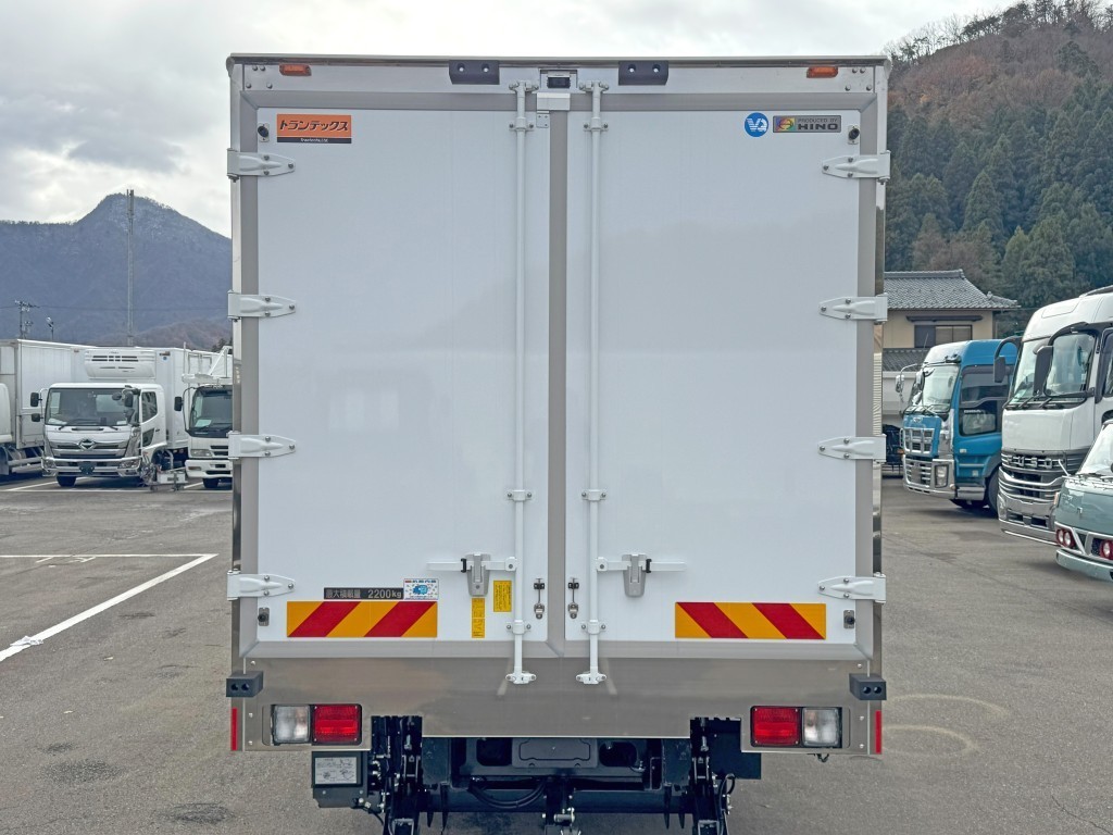 門口周りはステンレス製です。|日野 レンジャー 2KG-FD2ABG(2WD)の写真8