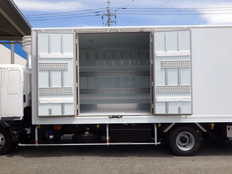 助手席側に観音開き式ドアが付いています。|日野 レンジャー 2KG-FD2ABG(2WD)の写真13