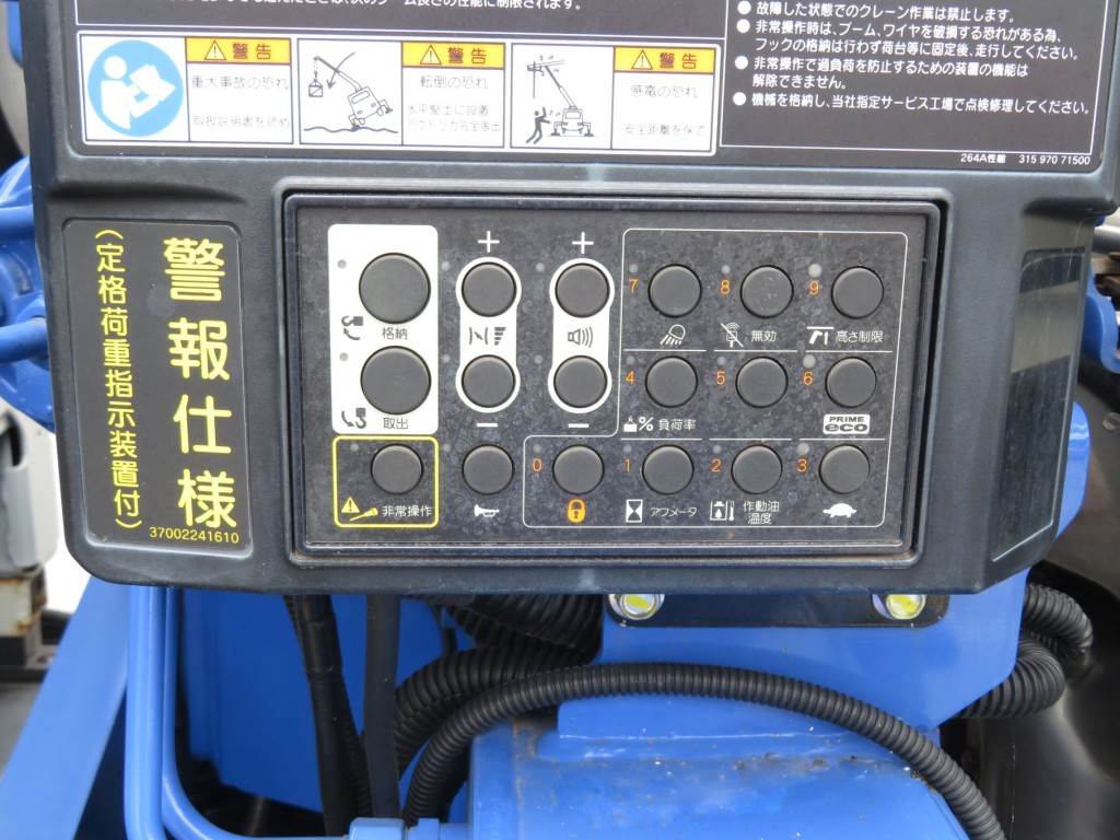 クレーンの操作パネルです。|日野 デュトロ 2KG-XZU650M(2WD)の写真11