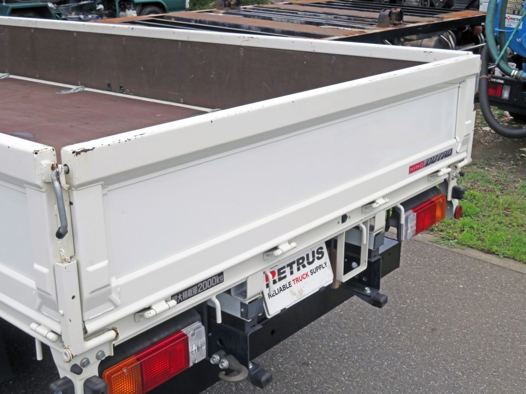 リアあおり各所に細かいキズ・サビがあります。|日野 デュトロ 2KG-XZU650M(2WD)の写真23
