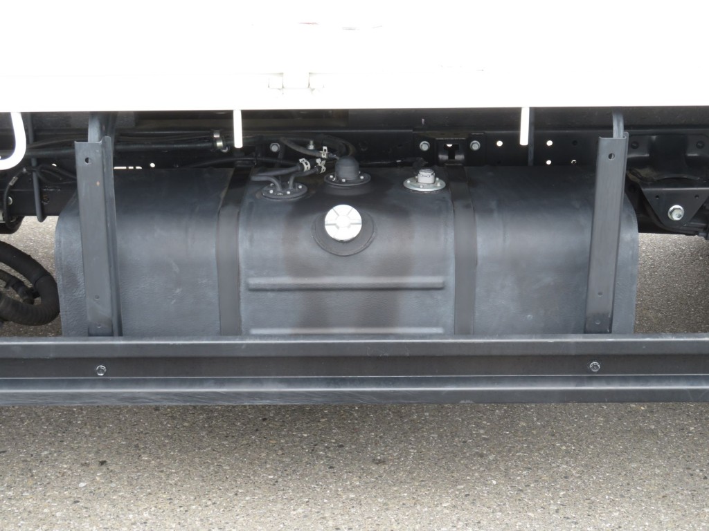 燃料タンクは100Lです。|日野 デュトロ 2KG-XZU650M(2WD)の写真24