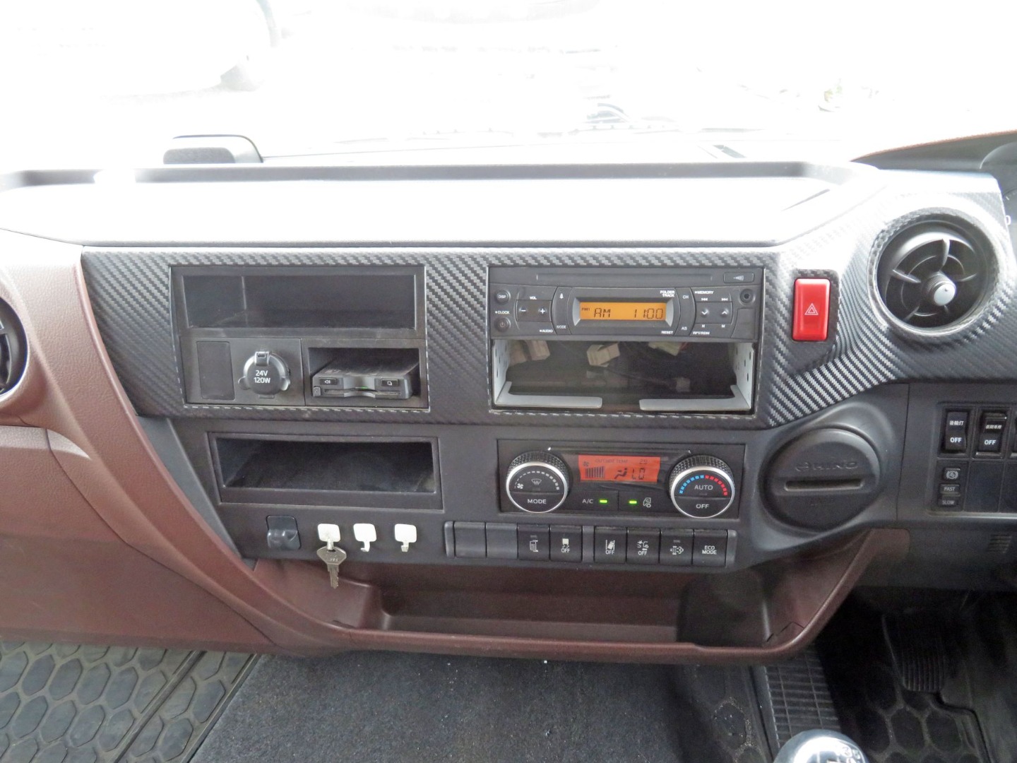 インパネ周りの状態です。|日野 レンジャー 2KG-FD2ABG(2WD)の写真28