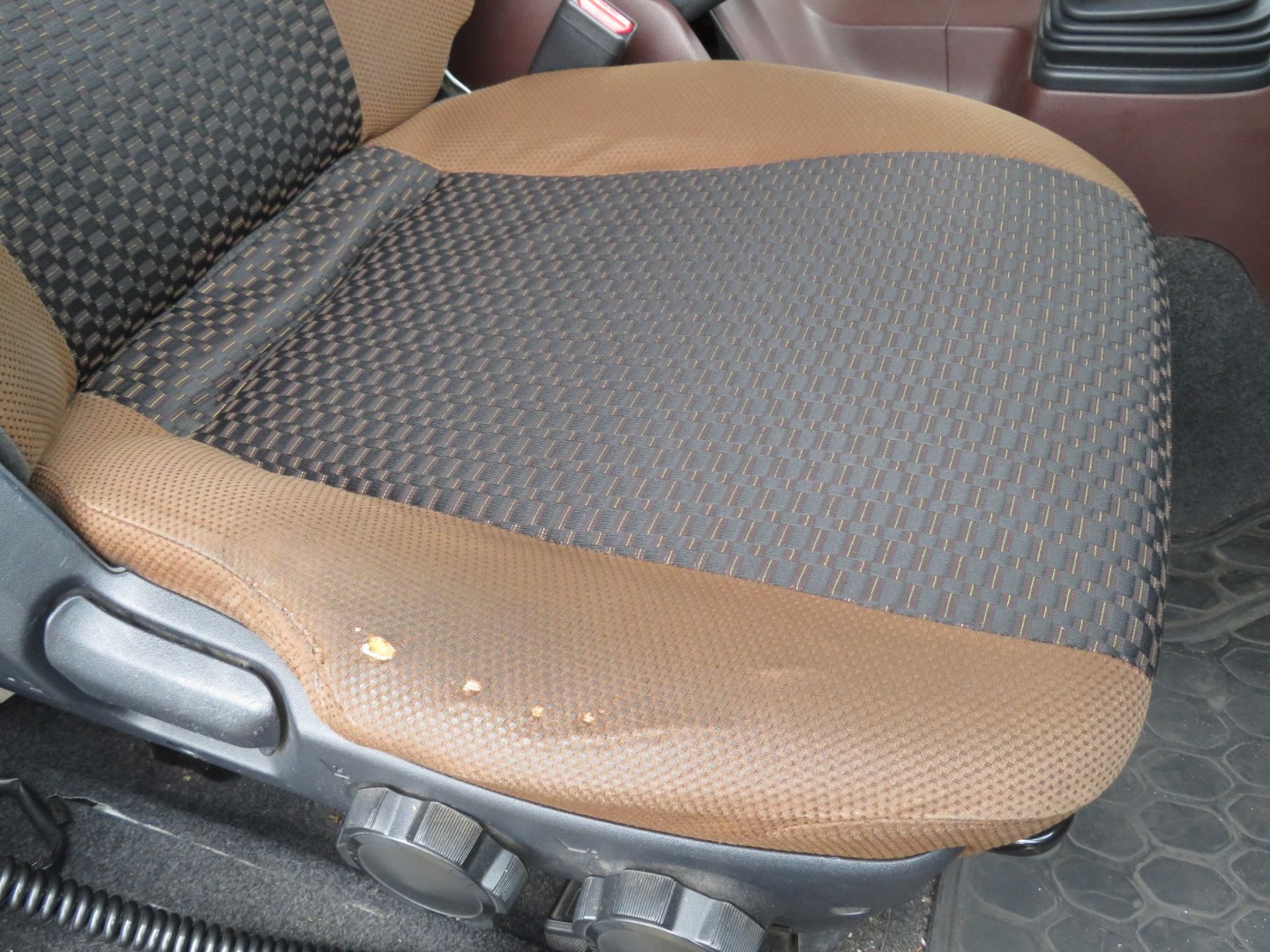 運転席座面の状態です。|日野 レンジャー 2KG-FD2ABG(2WD)の写真29