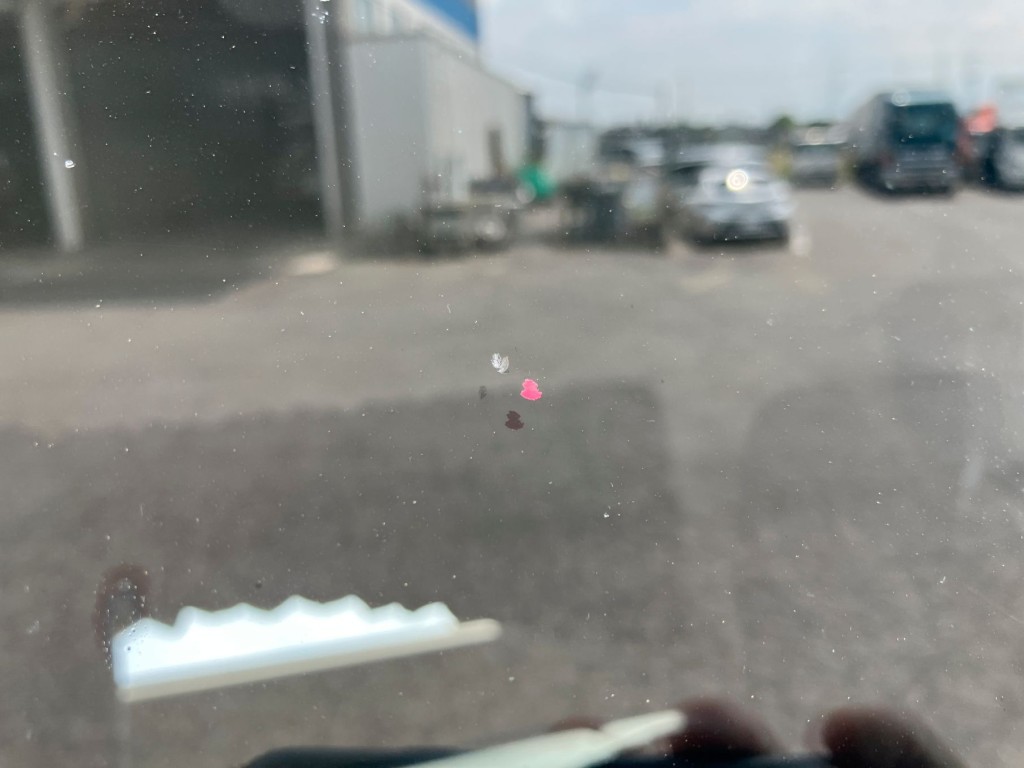 フロントガラスに小傷があります。数か所あります|三菱 スーパーグレート 2RG-FP74HERの写真33