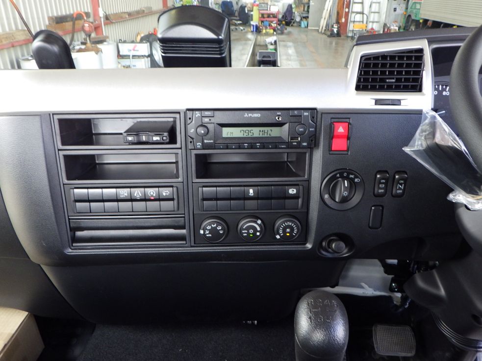 パネル周りの状態です。|三菱 ファイター 2KG-FK62F(2WD)の写真16