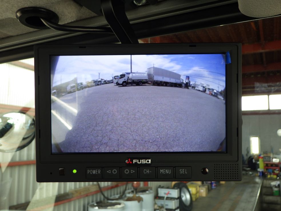液晶バックモニター付きです。|三菱 ファイター 2KG-FK62F(2WD)の写真25