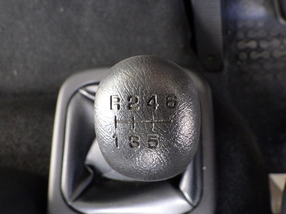 MT６速です。|三菱 ファイター 2KG-FK62F(2WD)の写真26
