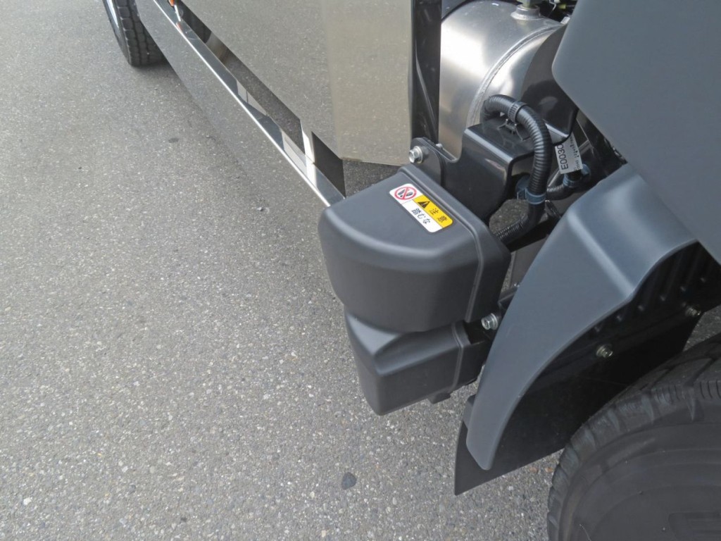 センサーはサイドバンパーより外側に出ています。|日野 レンジャー 2KG-FE2ACA(2WD)の写真18