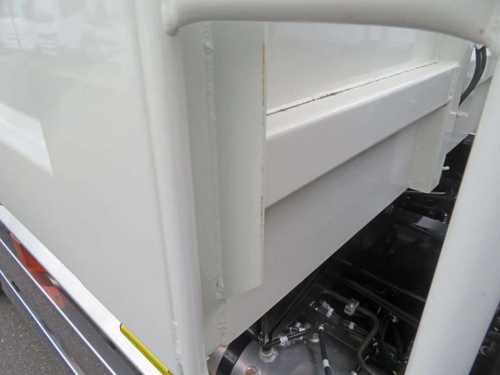 ボディーに軽い置きサビがあります。(他の箇所にもあります)|日野 レンジャー 2KG-FE2ACA(2WD)の写真22